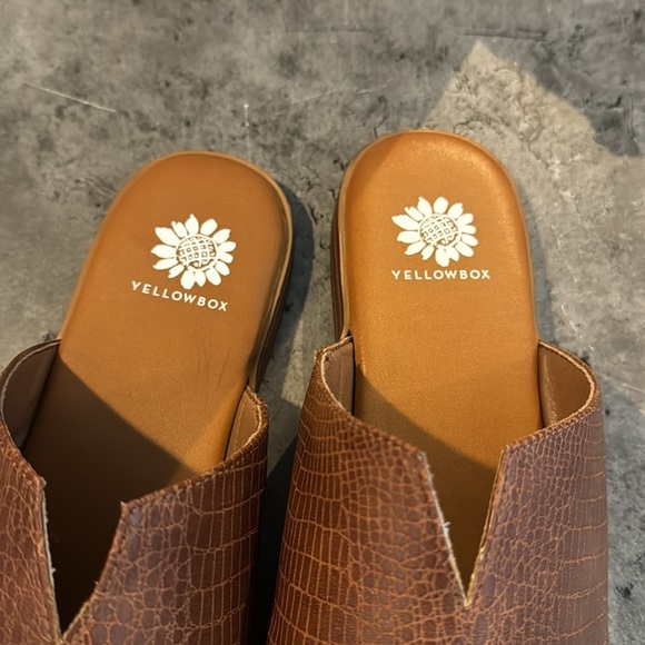 Yellow Box Novita Mule Flat Shoe Size 8.5 Brown - Picture 3 of 11